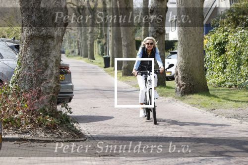 Bergen 19 april 2021
Sonja Bakker fietst op haar mountainbike naar huis