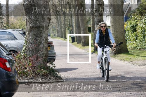 Bergen 19 april 2021
Sonja Bakker fietst op haar mountainbike naar huis