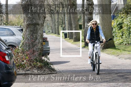 Bergen 19 april 2021
Sonja Bakker fietst op haar mountainbike naar huis