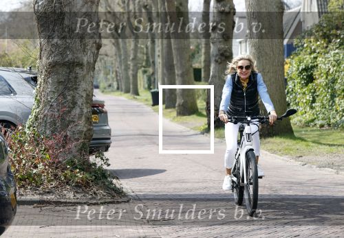 Bergen 19 april 2021
Sonja Bakker fietst op haar mountainbike naar huis