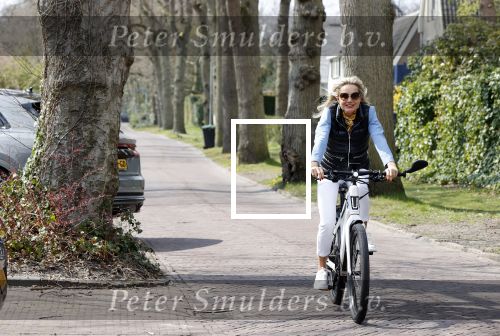 Bergen 19 april 2021
Sonja Bakker fietst op haar mountainbike naar huis