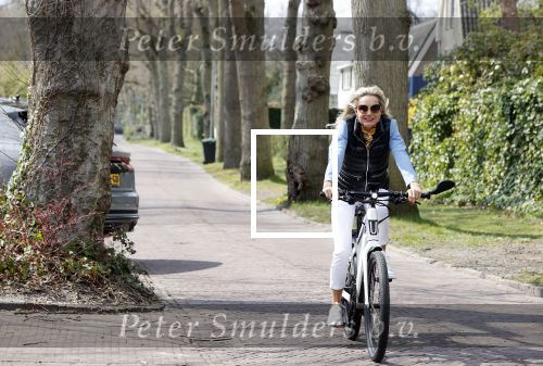 Bergen 19 april 2021
Sonja Bakker fietst op haar mountainbike naar huis