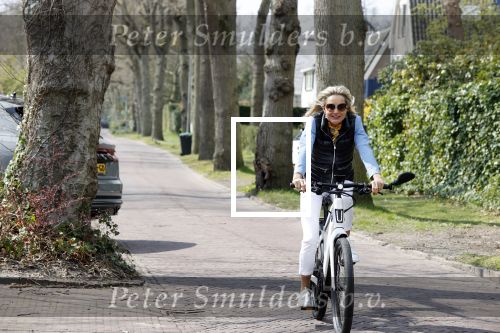Bergen 19 april 2021
Sonja Bakker fietst op haar mountainbike naar huis