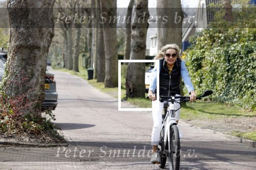 Bergen 19 april 2021
Sonja Bakker fietst op haar mountainbike naar huis