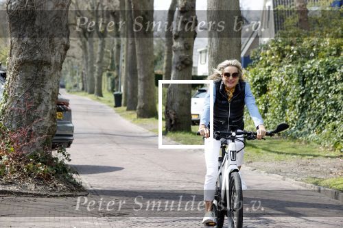 Bergen 19 april 2021
Sonja Bakker fietst op haar mountainbike naar huis