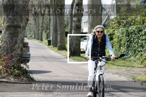 Bergen 19 april 2021
Sonja Bakker fietst op haar mountainbike naar huis