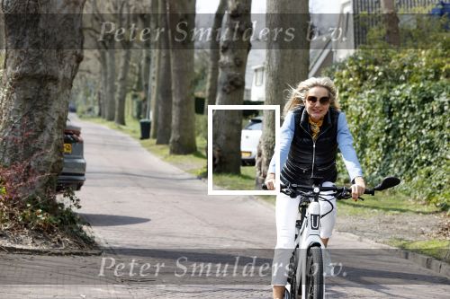 Bergen 19 april 2021
Sonja Bakker fietst op haar mountainbike naar huis