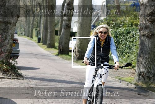 Bergen 19 april 2021
Sonja Bakker fietst op haar mountainbike naar huis