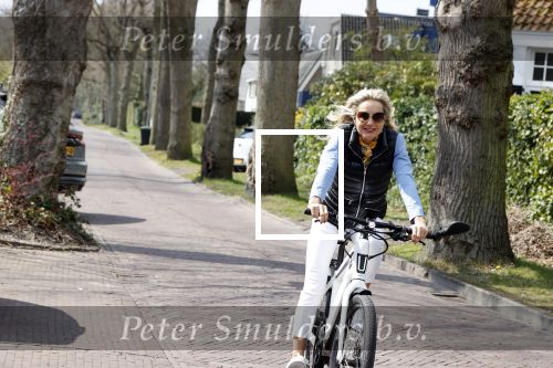Bergen 19 april 2021
Sonja Bakker fietst op haar mountainbike naar huis