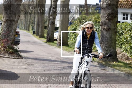 Bergen 19 april 2021
Sonja Bakker fietst op haar mountainbike naar huis