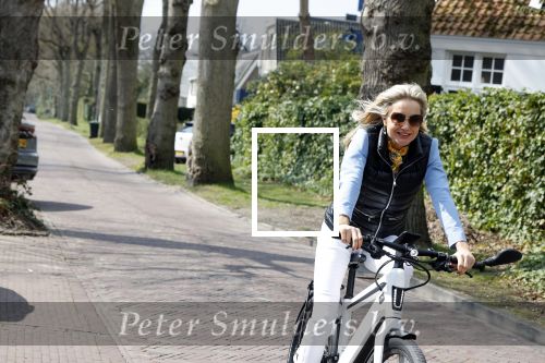 Bergen 19 april 2021
Sonja Bakker fietst op haar mountainbike naar huis