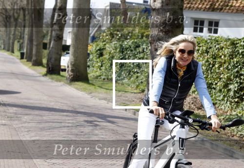 Bergen 19 april 2021
Sonja Bakker fietst op haar mountainbike naar huis