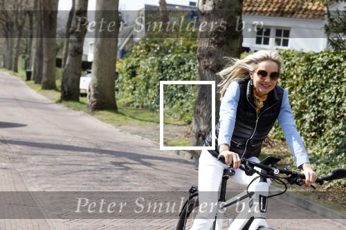 Bergen 19 april 2021
Sonja Bakker fietst op haar mountainbike naar huis