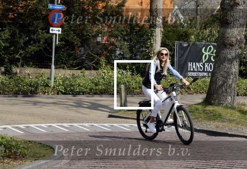 Bergen 19 april 2021
Sonja Bakker fietst op haar mountainbike naar huis
