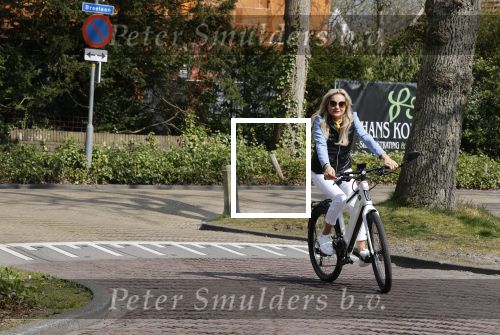 Bergen 19 april 2021
Sonja Bakker fietst op haar mountainbike naar huis