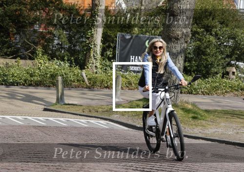 Bergen 19 april 2021
Sonja Bakker fietst op haar mountainbike naar huis
