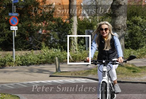 Bergen 19 april 2021
Sonja Bakker fietst op haar mountainbike naar huis