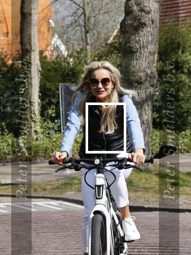 Bergen 19 april 2021
Sonja Bakker fietst op haar mountainbike naar huis