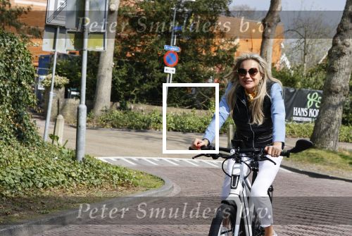 Bergen 19 april 2021
Sonja Bakker fietst op haar mountainbike naar huis