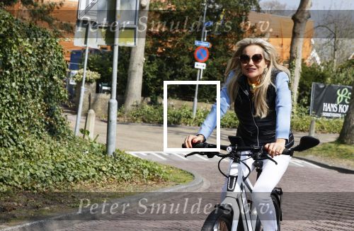 Bergen 19 april 2021
Sonja Bakker fietst op haar mountainbike naar huis