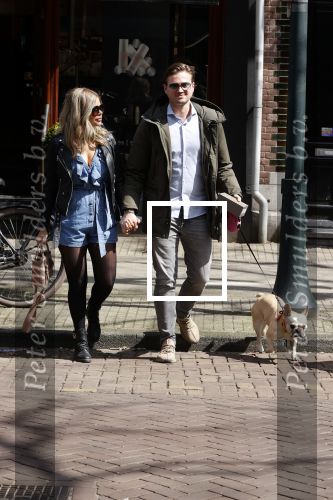 Amsterdam 17 april 2021
Stephanie Tency en haar vriend Mark op straat in Amsterdam zuid.