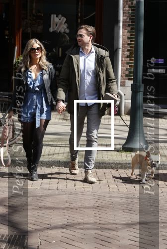 Amsterdam 17 april 2021
Stephanie Tency en haar vriend Mark op straat in Amsterdam zuid.