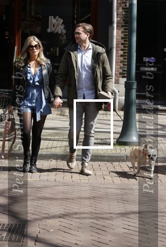 Amsterdam 17 april 2021
Stephanie Tency en haar vriend Mark op straat in Amsterdam zuid.