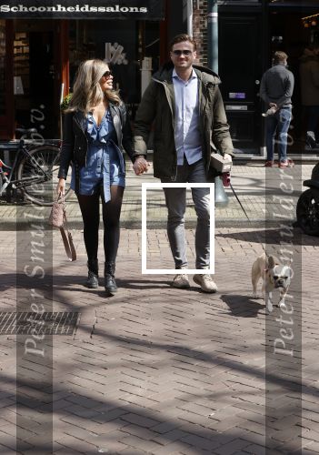 Amsterdam 17 april 2021
Stephanie Tency en haar vriend Mark op straat in Amsterdam zuid.