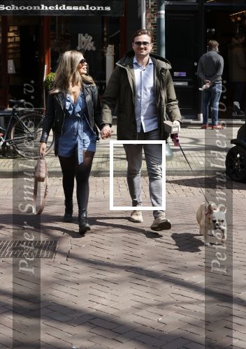 Amsterdam 17 april 2021
Stephanie Tency en haar vriend Mark op straat in Amsterdam zuid.