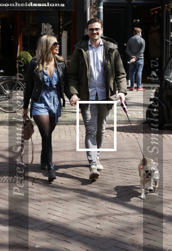 Amsterdam 17 april 2021
Stephanie Tency en haar vriend Mark op straat in Amsterdam zuid.
