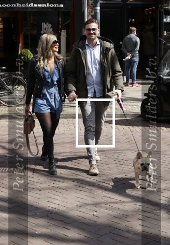 Amsterdam 17 april 2021
Stephanie Tency en haar vriend Mark op straat in Amsterdam zuid.