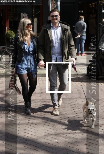 Amsterdam 17 april 2021
Stephanie Tency en haar vriend Mark op straat in Amsterdam zuid.