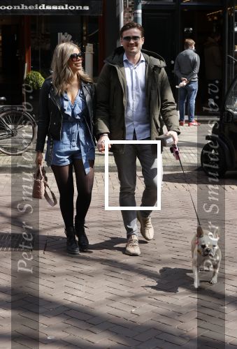 Amsterdam 17 april 2021
Stephanie Tency en haar vriend Mark op straat in Amsterdam zuid.