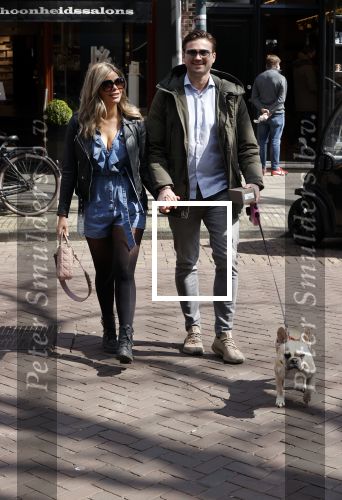 Amsterdam 17 april 2021
Stephanie Tency en haar vriend Mark op straat in Amsterdam zuid.