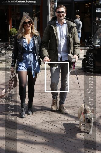 Amsterdam 17 april 2021
Stephanie Tency en haar vriend Mark op straat in Amsterdam zuid.