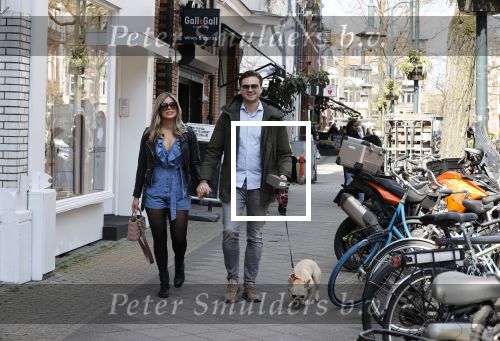 Amsterdam 17 april 2021
Stephanie Tency en haar vriend Mark op straat in Amsterdam zuid.