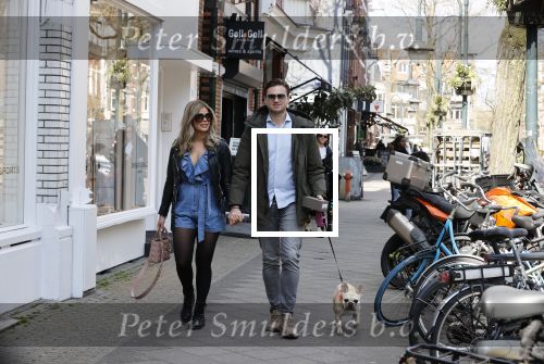 Amsterdam 17 april 2021
Stephanie Tency en haar vriend Mark op straat in Amsterdam zuid.