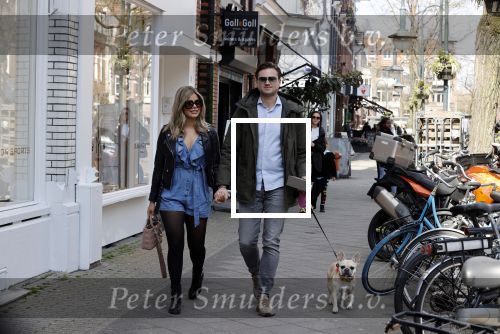 Amsterdam 17 april 2021
Stephanie Tency en haar vriend Mark op straat in Amsterdam zuid.