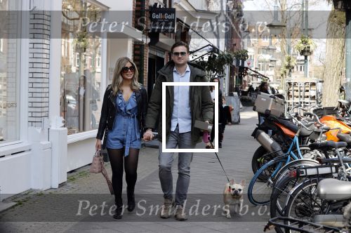 Amsterdam 17 april 2021
Stephanie Tency en haar vriend Mark op straat in Amsterdam zuid.
