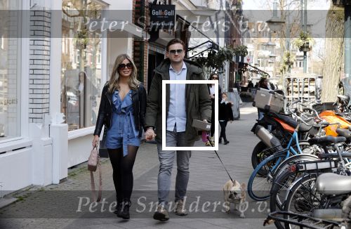 Amsterdam 17 april 2021
Stephanie Tency en haar vriend Mark op straat in Amsterdam zuid.