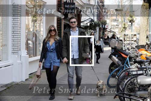 Amsterdam 17 april 2021
Stephanie Tency en haar vriend Mark op straat in Amsterdam zuid.