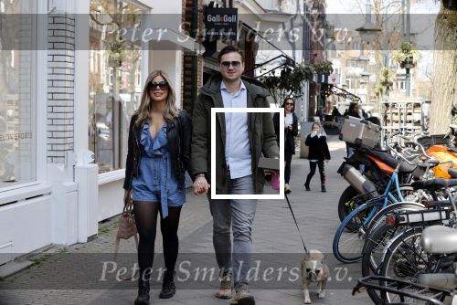 Amsterdam 17 april 2021
Stephanie Tency en haar vriend Mark op straat in Amsterdam zuid.