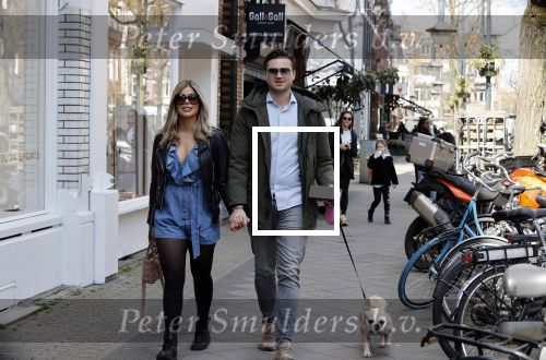 Amsterdam 17 april 2021
Stephanie Tency en haar vriend Mark op straat in Amsterdam zuid.