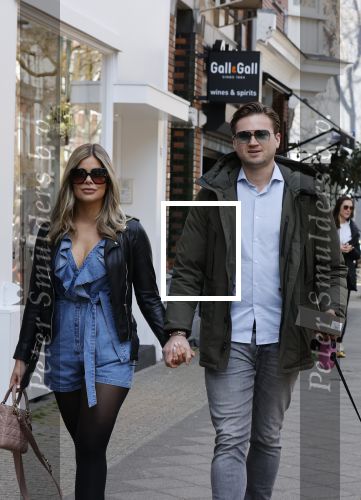 Amsterdam 17 april 2021
Stephanie Tency en haar vriend Mark op straat in Amsterdam zuid.