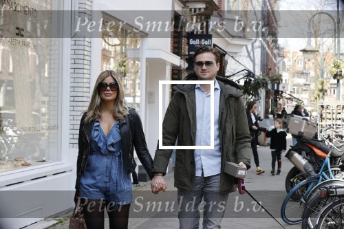 Amsterdam 17 april 2021
Stephanie Tency en haar vriend Mark op straat in Amsterdam zuid.