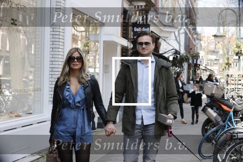 Amsterdam 17 april 2021
Stephanie Tency en haar vriend Mark op straat in Amsterdam zuid.