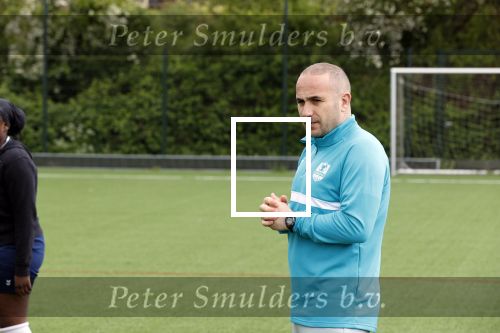 Utrecht 16 mei 2021
Eerste dag van de Sneijder Acadamy . De voetbalschool wordt geleid door Wesley Sneijder Rodney Sneijder  Tarik Divarci en Reduan Diba . Ze trainen op de velden van DHSC. Ook de zoon van Wesley Jessey traint mee.