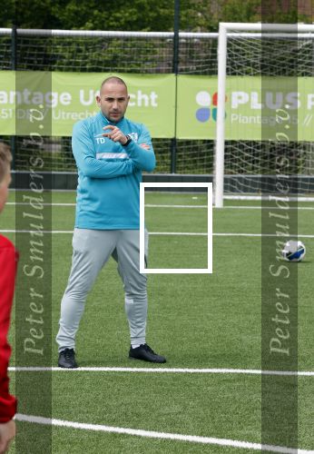 Utrecht 16 mei 2021
Eerste dag van de Sneijder Acadamy . De voetbalschool wordt geleid door Wesley Sneijder Rodney Sneijder  Tarik Divarci en Reduan Diba . Ze trainen op de velden van DHSC. Ook de zoon van Wesley Jessey traint mee.