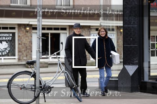 Amsterdam 10 april 2021
Theo Heuft met zijn vriendin op de pc hooftstraat