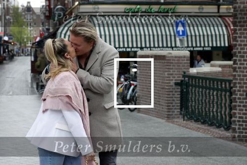 Amsterdam 15 mei 2021
Thomas Berge met zijn nieuwe vriendin Elianne Zweipfenning in het centrum van Amsterdam.